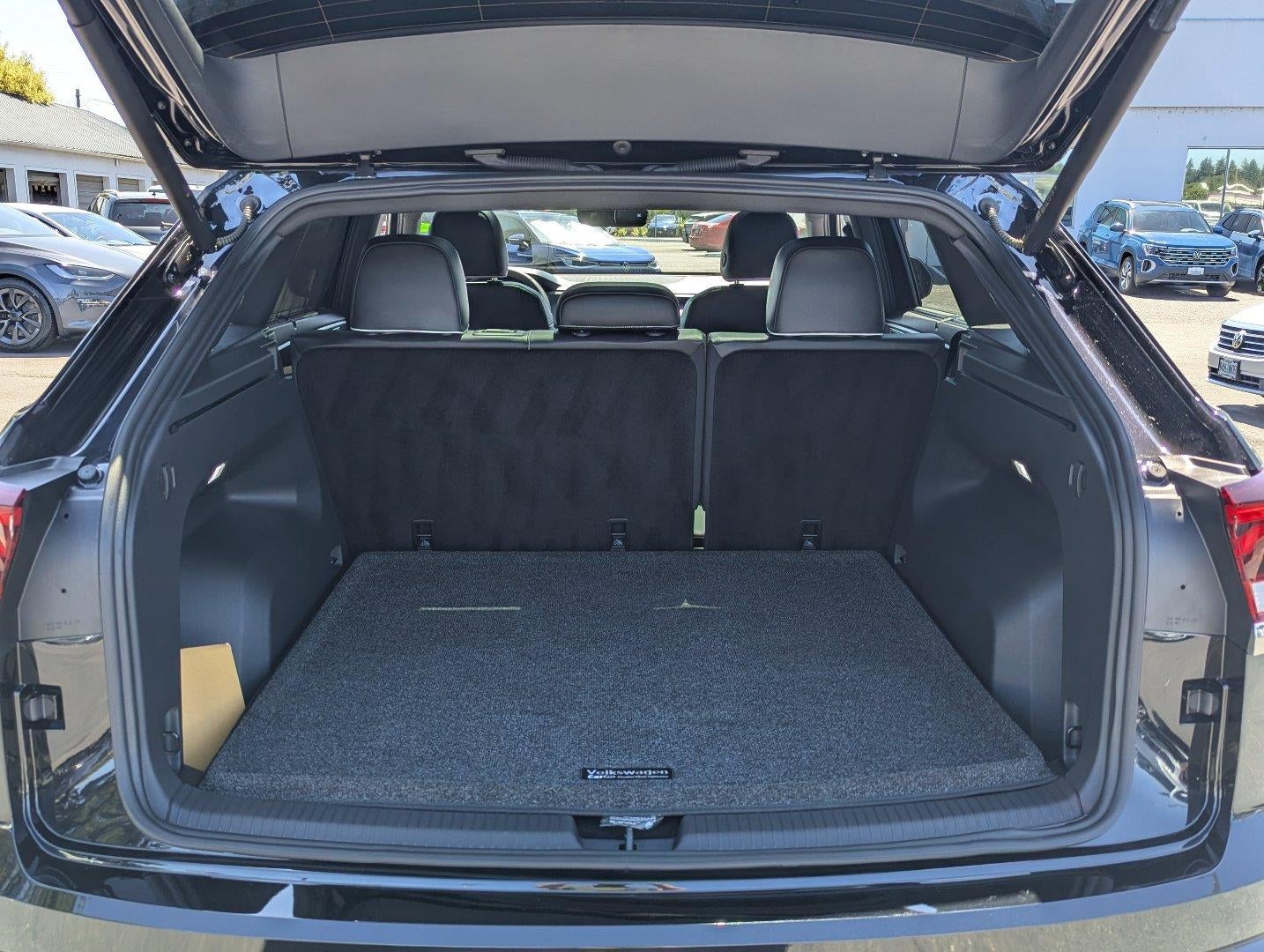2024 Volkswagen Atlas Cross Sport 2.0T SEL Premium R-Line