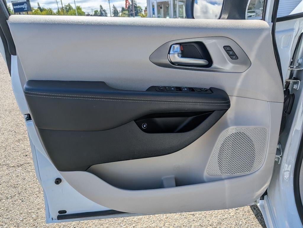 2023 Chrysler Pacifica Hybrid Touring L