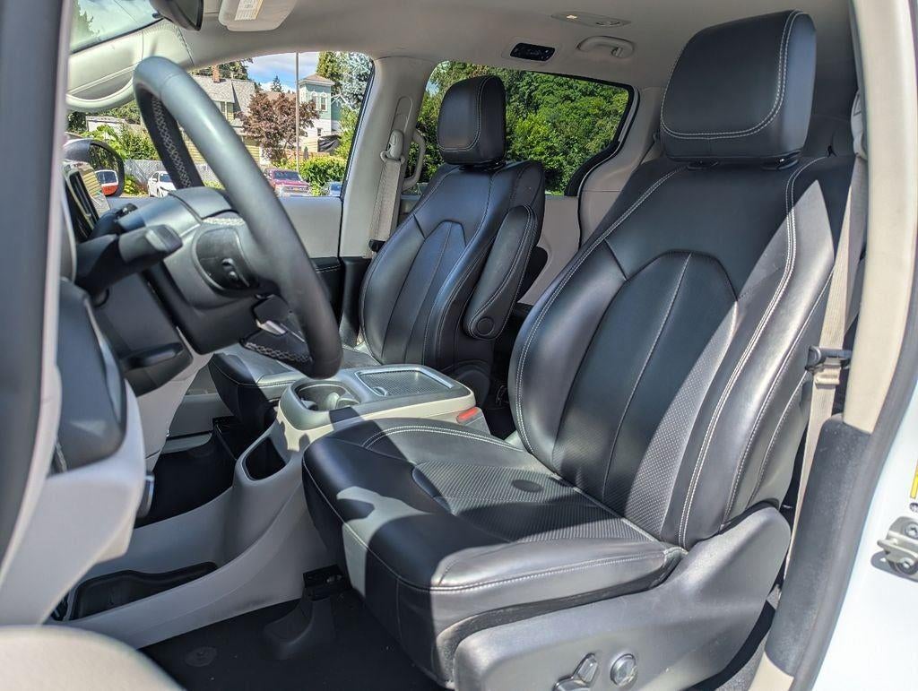 2023 Chrysler Pacifica Hybrid Touring L