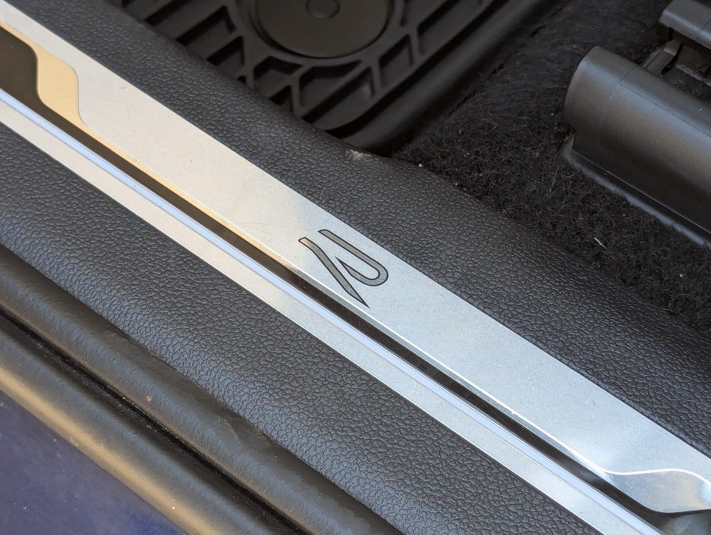 2022 Volkswagen Tiguan SEL R-Line