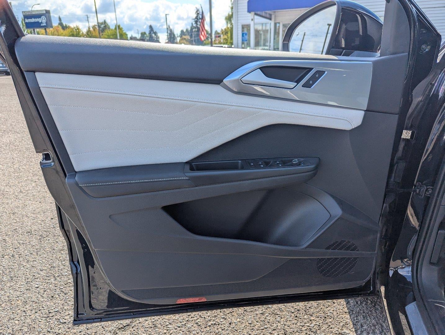 2025 Volkswagen Taos SEL 4MOTION