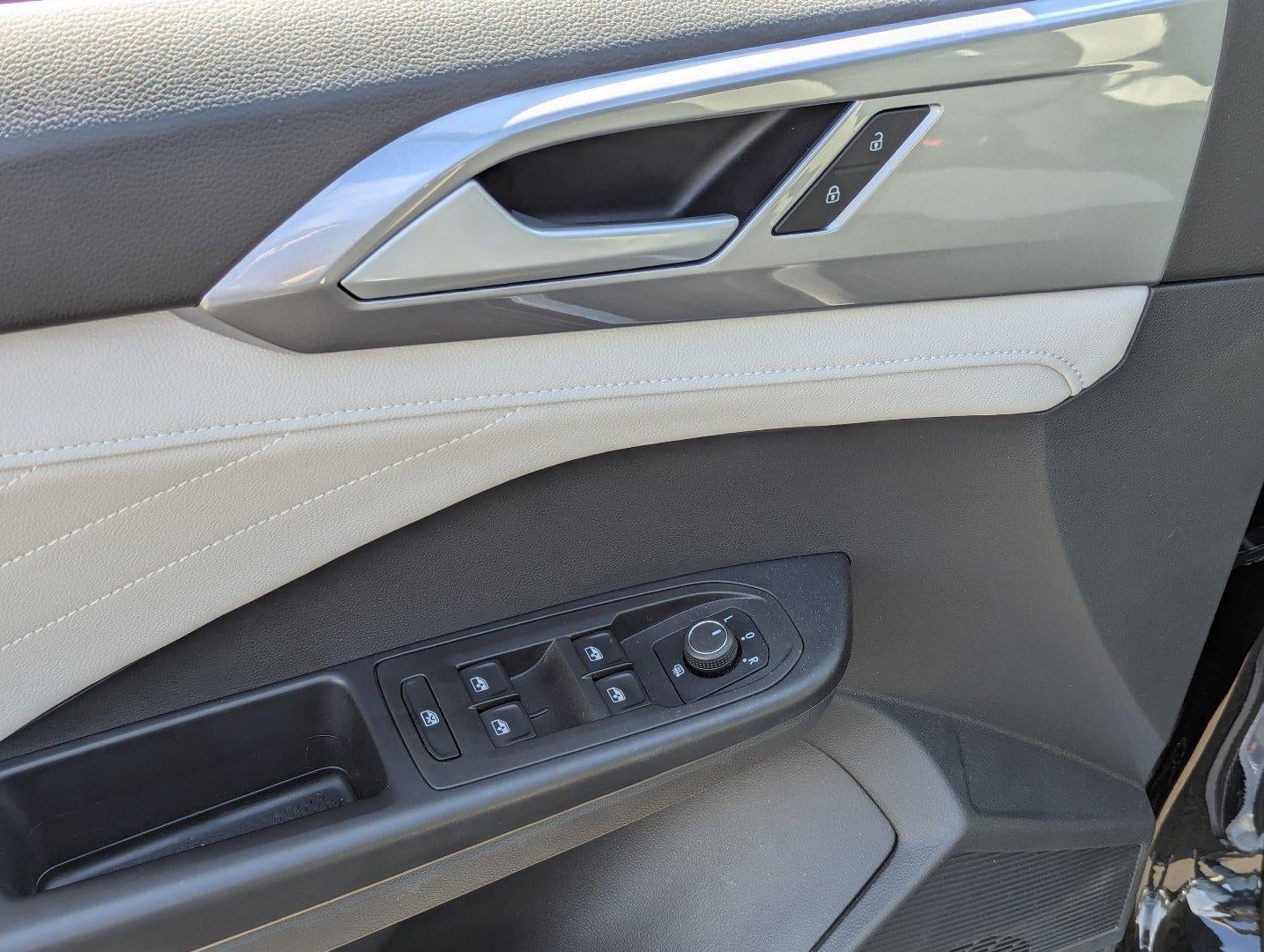 2025 Volkswagen Taos SEL 4MOTION