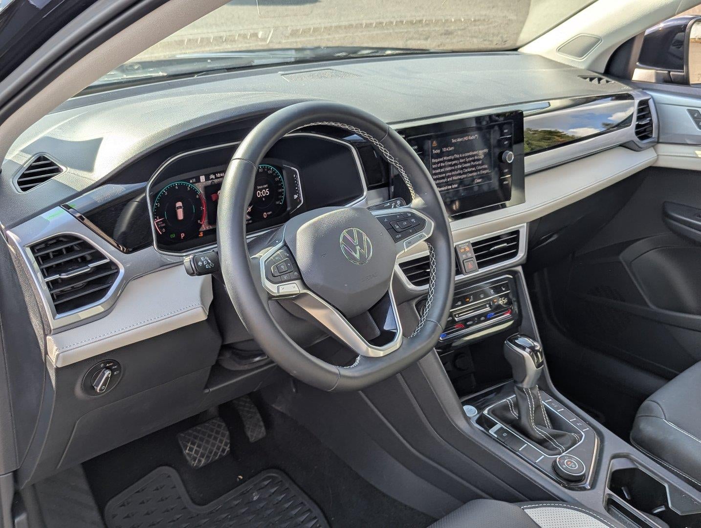 2025 Volkswagen Taos SEL 4MOTION