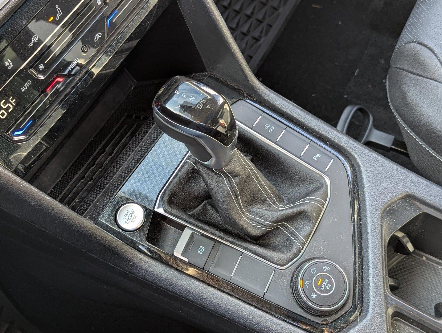 2025 Volkswagen Taos SEL 4MOTION