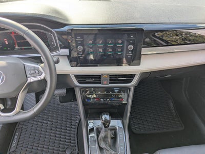 2025 Volkswagen Taos SEL 4MOTION