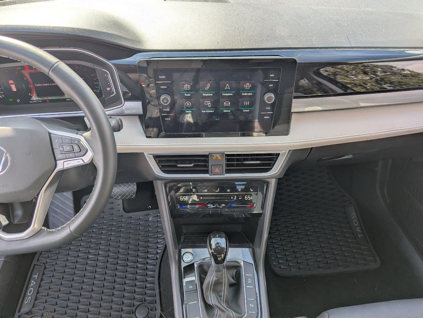 2025 Volkswagen Taos SEL 4MOTION