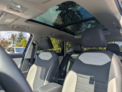 2025 Volkswagen Taos SEL 4MOTION
