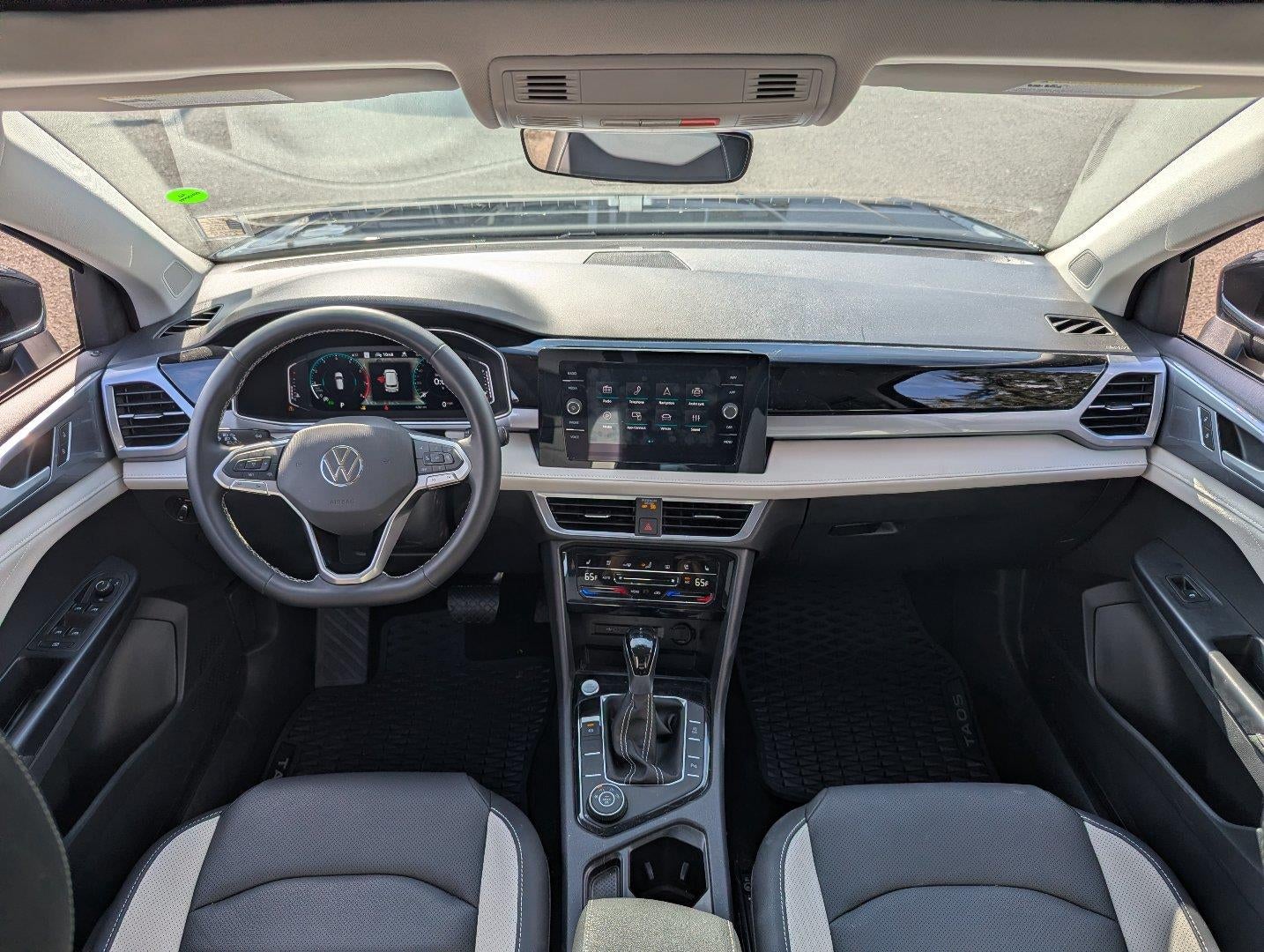 2025 Volkswagen Taos SEL 4MOTION