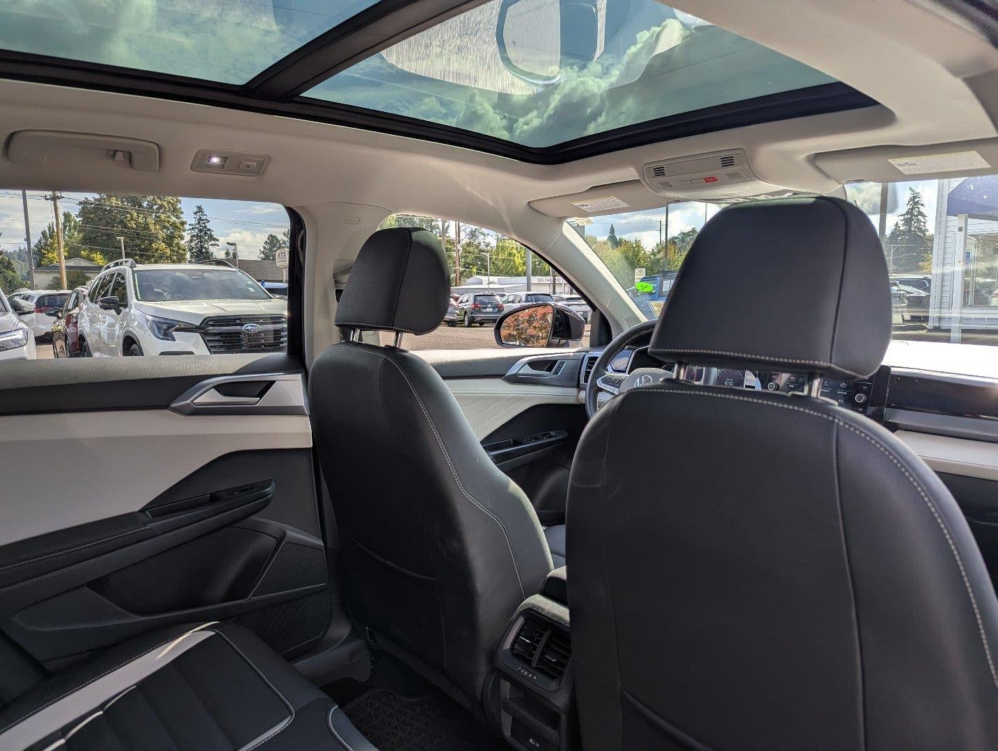 2025 Volkswagen Taos SEL 4MOTION