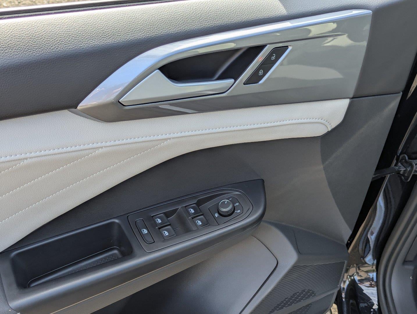 2025 Volkswagen Taos SEL 4MOTION