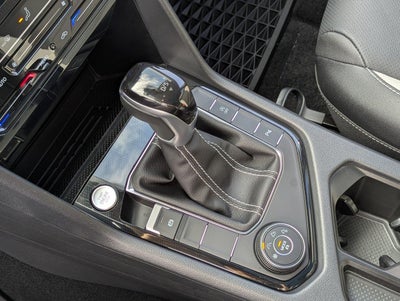 2025 Volkswagen Taos SEL 4MOTION