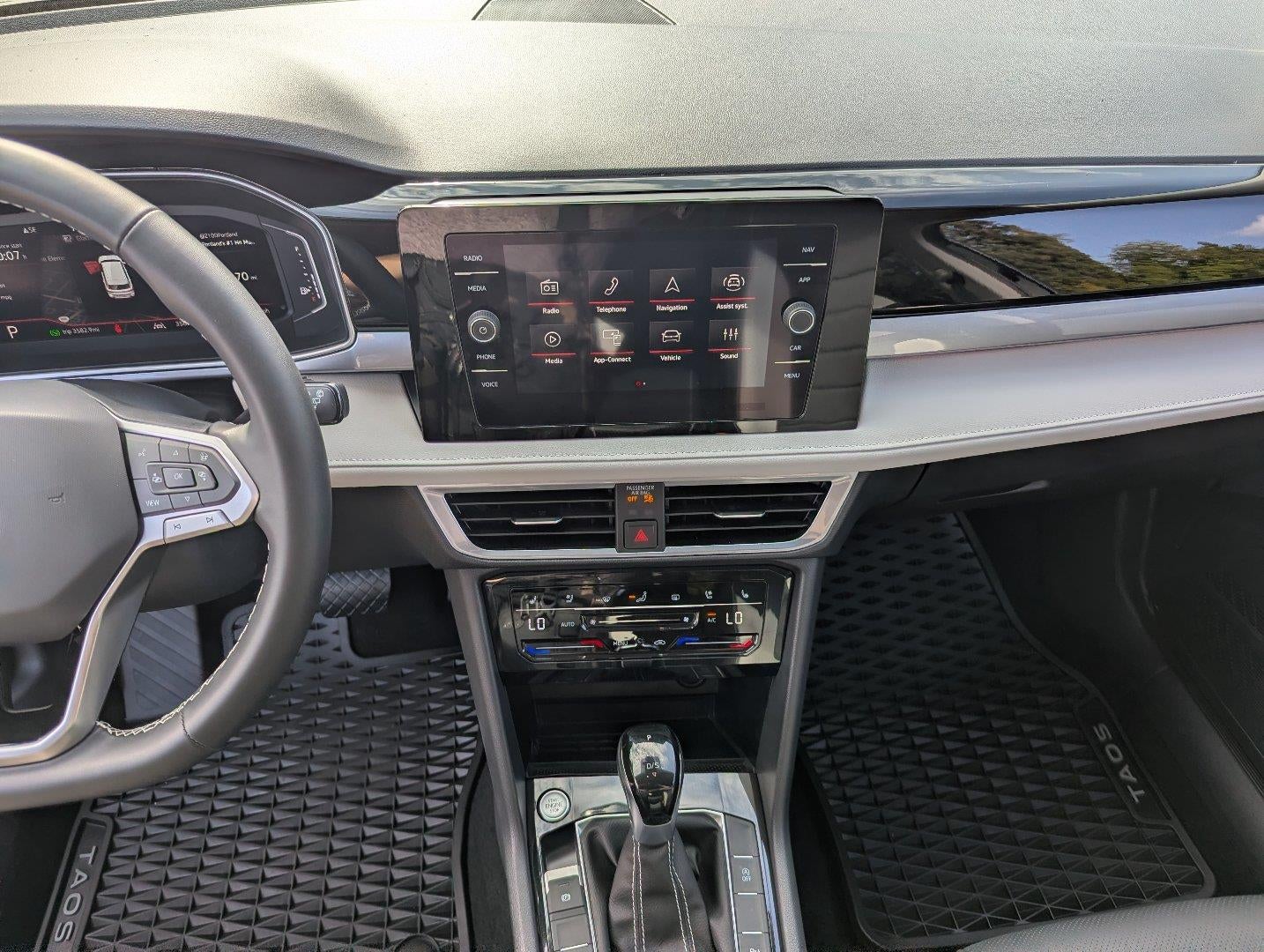 2025 Volkswagen Taos SEL 4MOTION