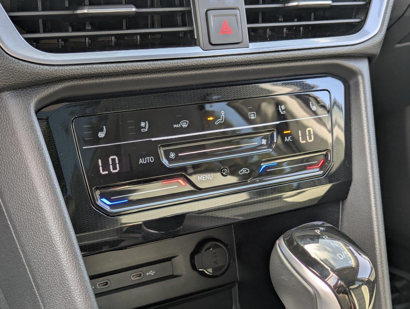2025 Volkswagen Taos SEL 4MOTION