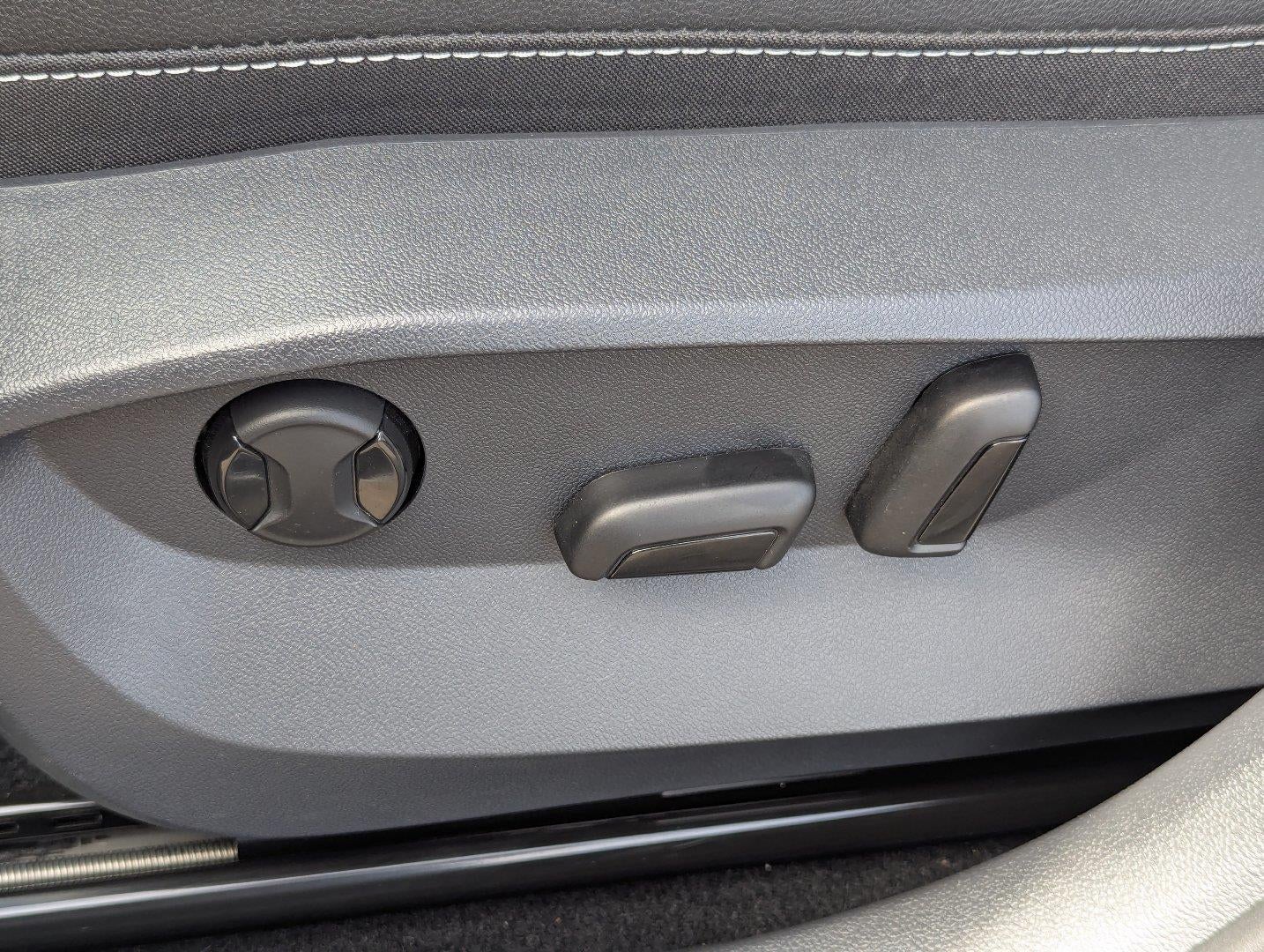 2025 Volkswagen Taos SEL 4MOTION