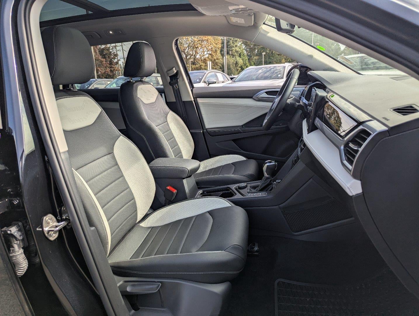 2025 Volkswagen Taos SEL 4MOTION