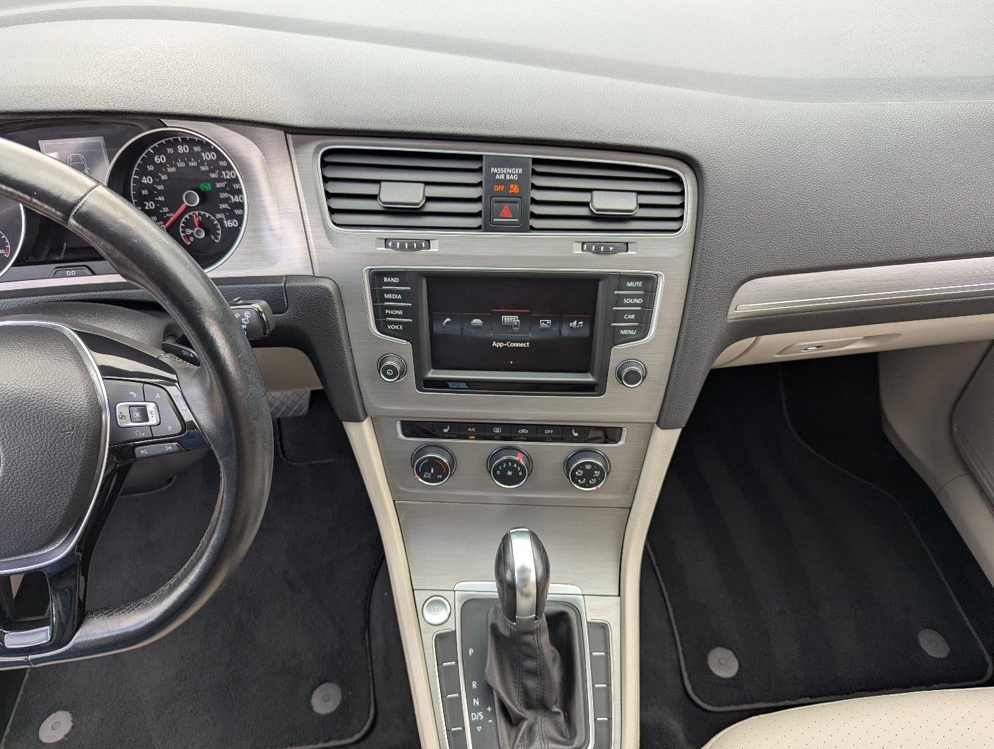 2016 Volkswagen Golf TSI SE