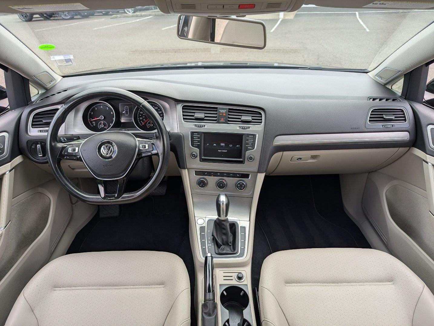 2016 Volkswagen Golf TSI SE