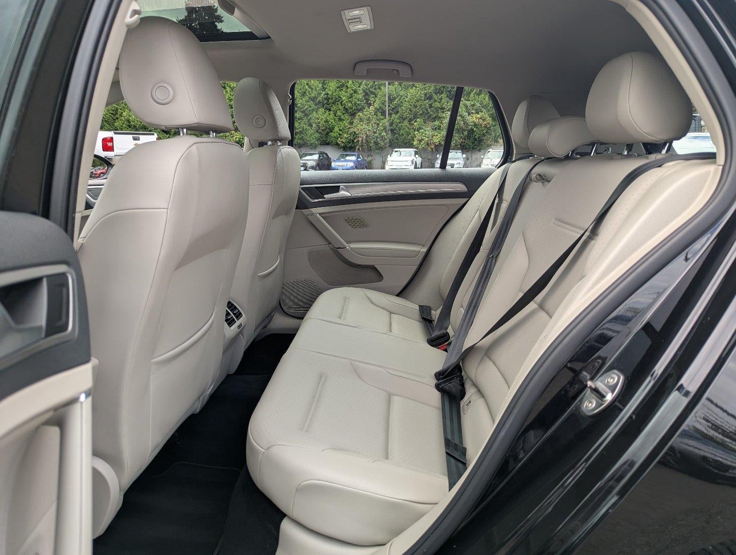 2016 Volkswagen Golf TSI SE