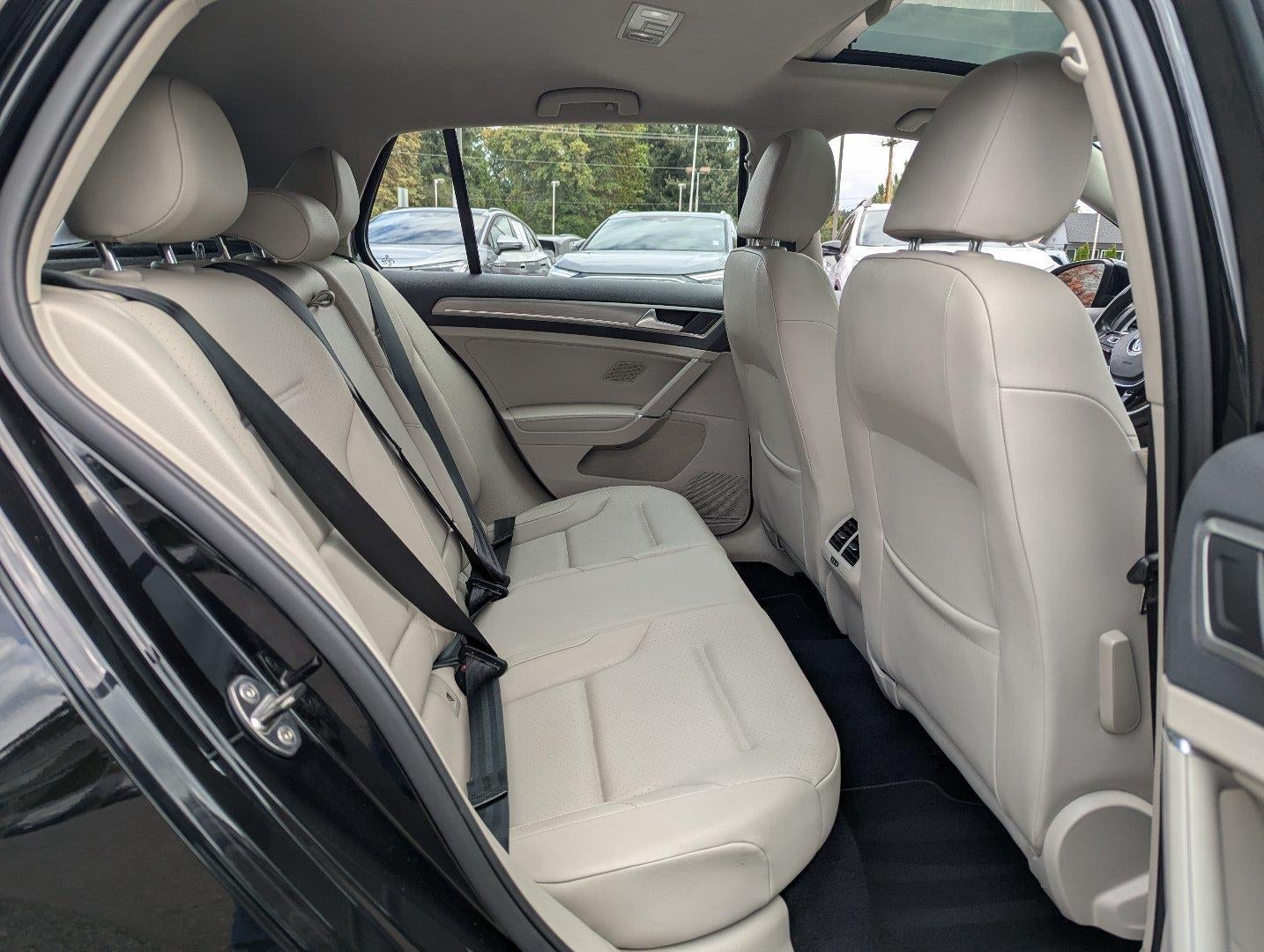 2016 Volkswagen Golf TSI SE
