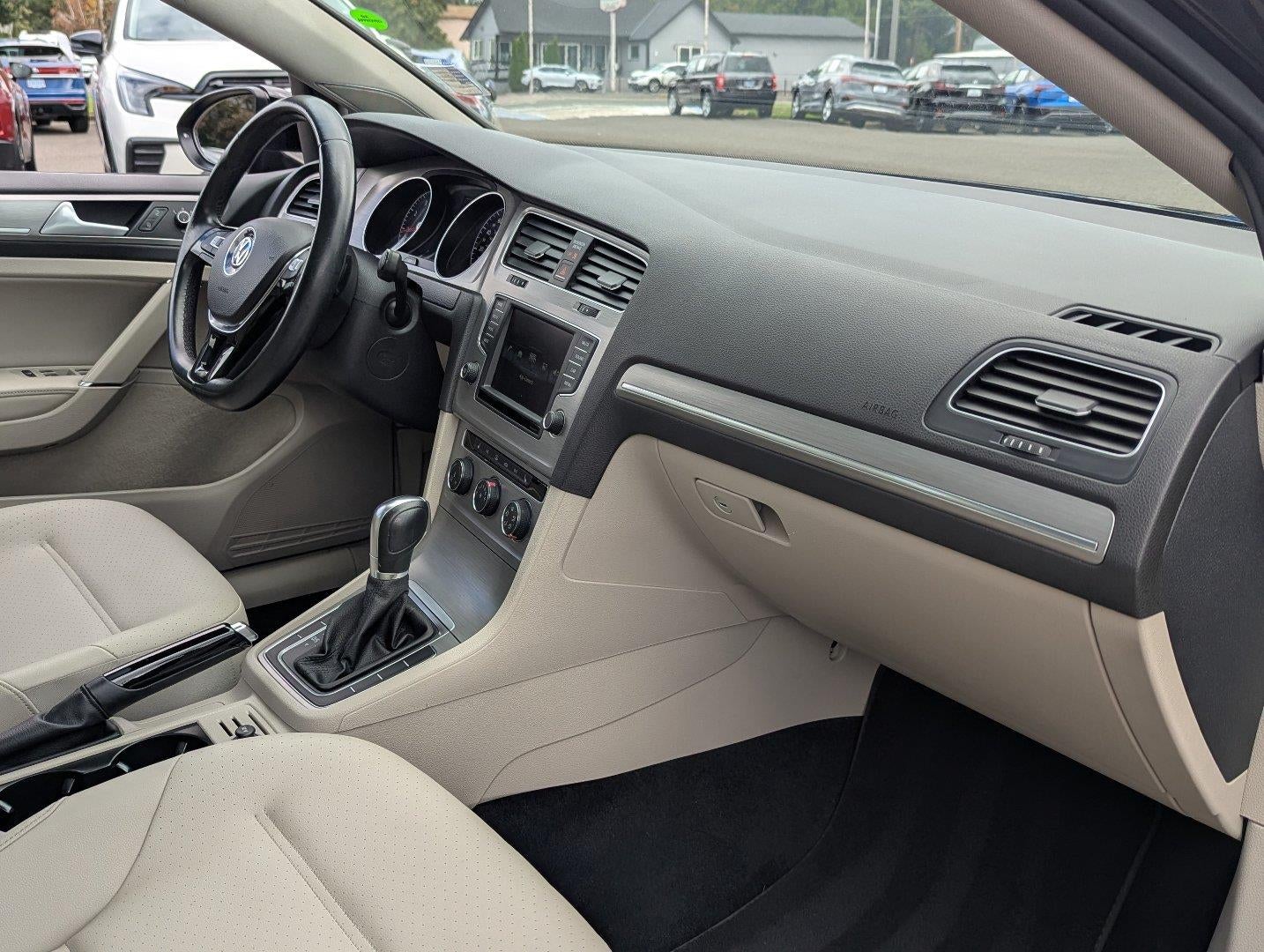2016 Volkswagen Golf TSI SE