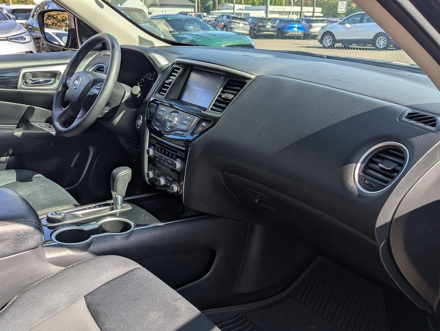 2019 Nissan Pathfinder SV