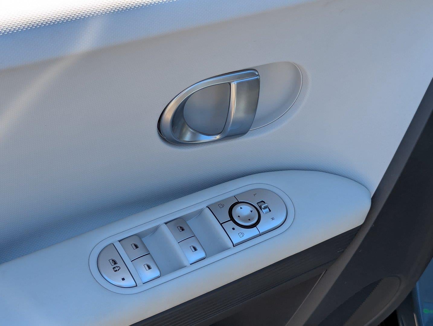 2024 Hyundai IONIQ 5 SE