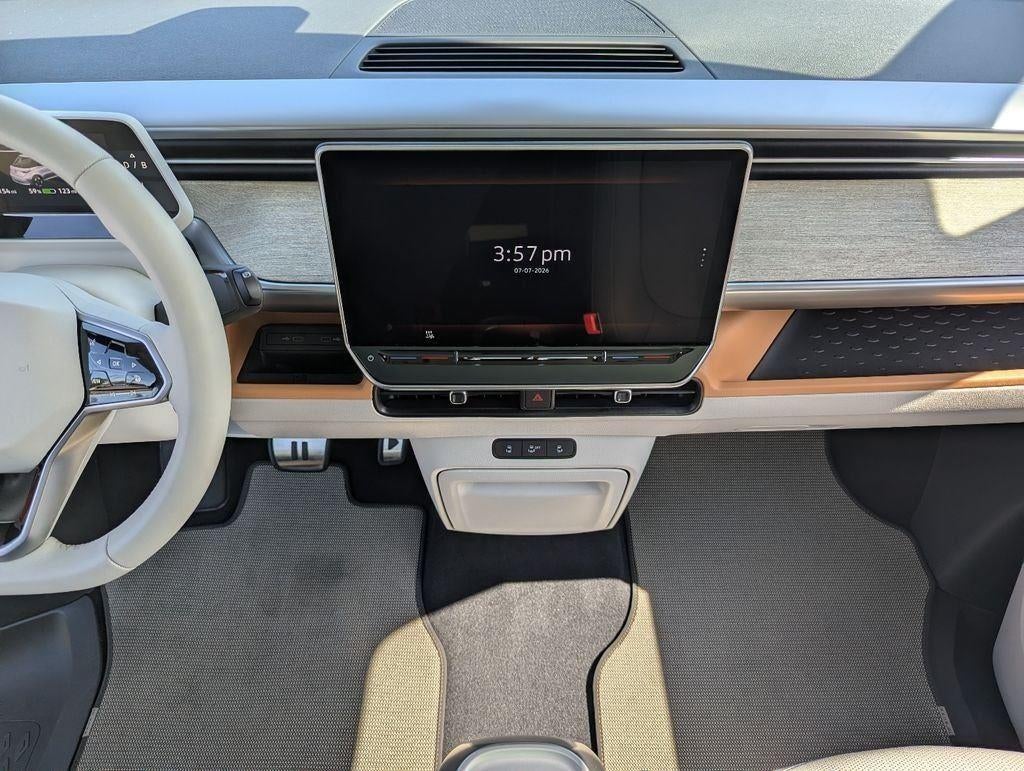 2025 Volkswagen ID. Buzz Pro S Plus