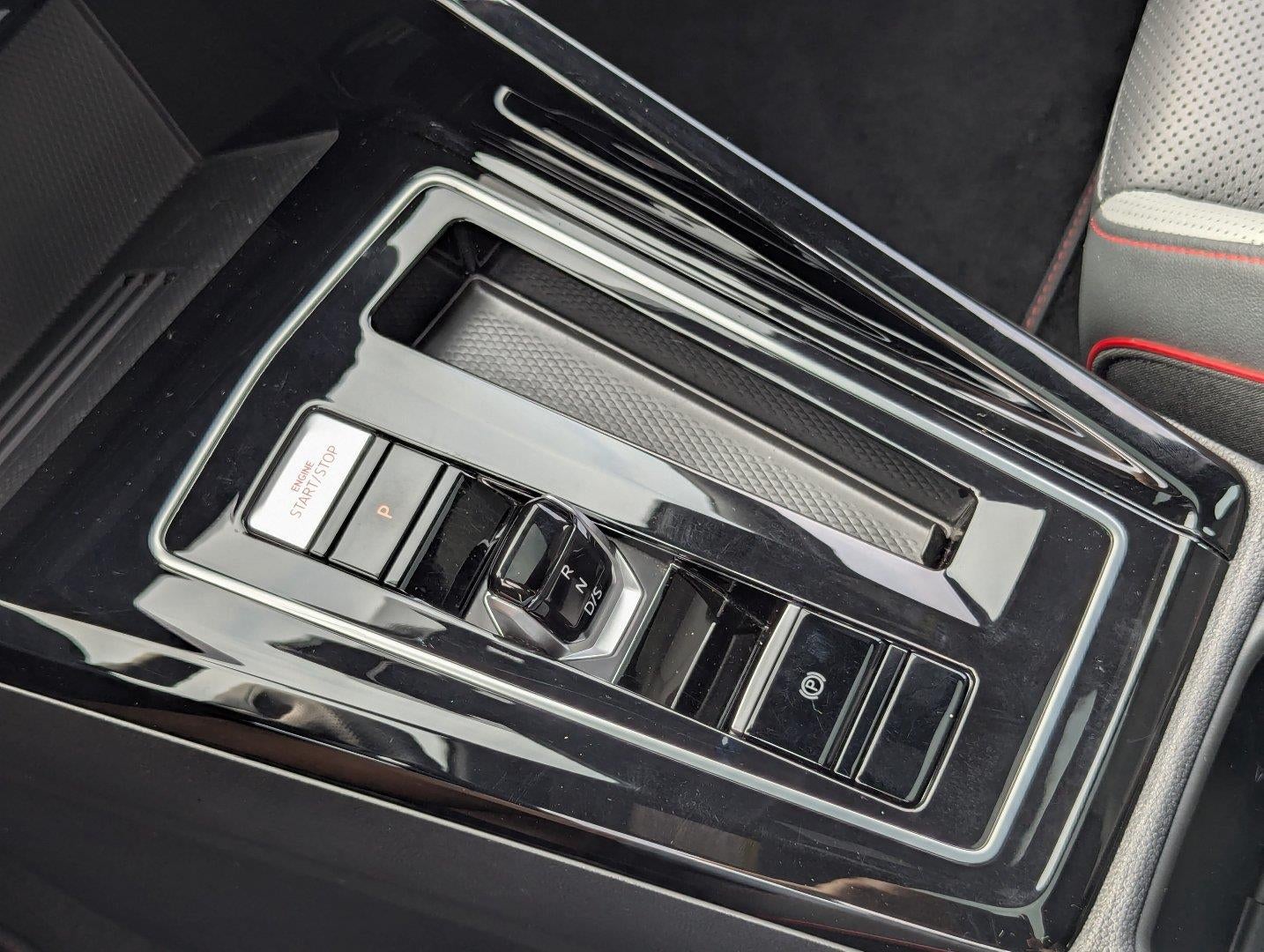 2025 Volkswagen Golf GTI SE