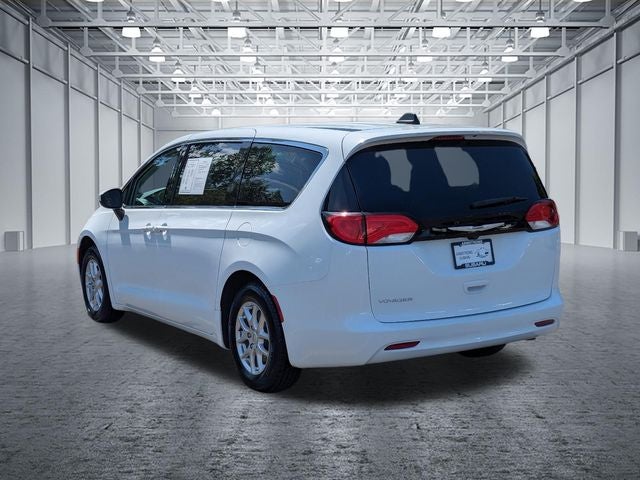 2023 Chrysler Voyager LX