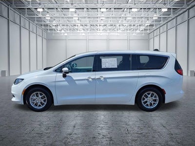 2023 Chrysler Voyager LX