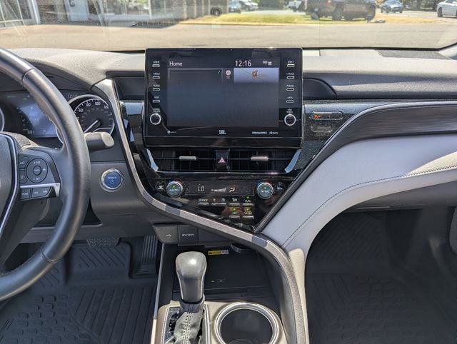 2022 Toyota Camry Hybrid XLE