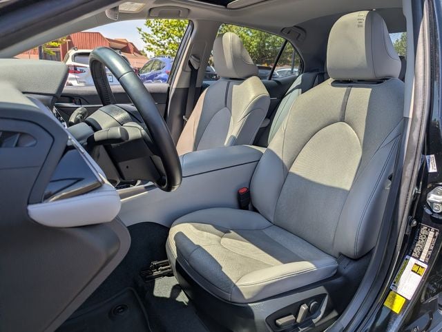 2022 Toyota Camry Hybrid XLE