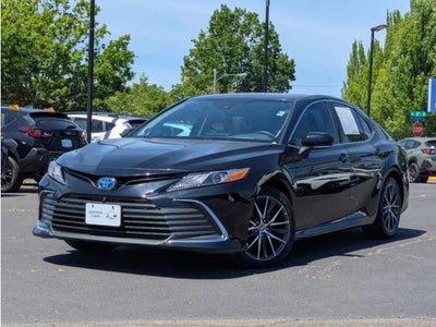 2022 Toyota Camry Hybrid XLE