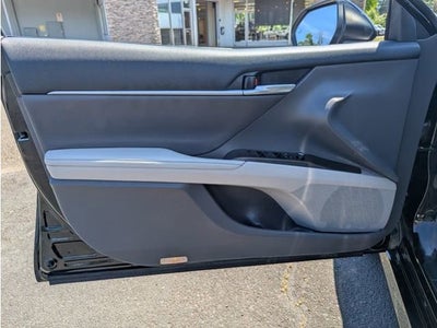 2022 Toyota Camry Hybrid XLE