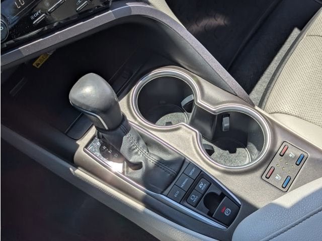 2022 Toyota Camry Hybrid XLE
