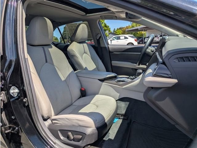 2022 Toyota Camry Hybrid XLE