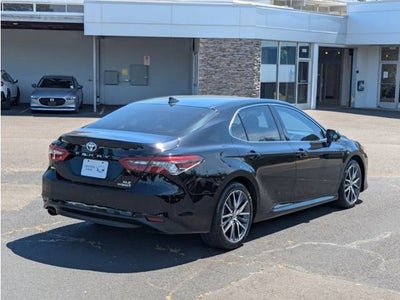 2022 Toyota Camry Hybrid XLE