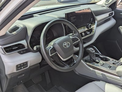 2024 Toyota Highlander Hybrid Platinum