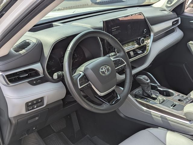 2024 Toyota Highlander Hybrid Platinum