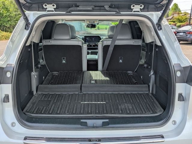 2024 Toyota Highlander Hybrid Platinum