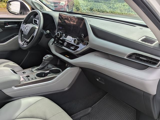 2024 Toyota Highlander Hybrid Platinum