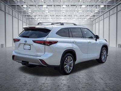2024 Toyota Highlander Hybrid Platinum