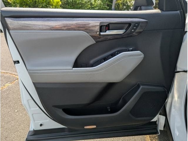 2024 Toyota Highlander Hybrid Platinum