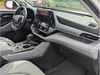 2024 Toyota Highlander Hybrid Platinum