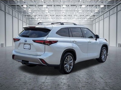 2024 Toyota Highlander Hybrid Platinum